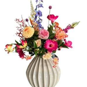 Eyecatcher seizoensbloemen zijden opgemaakt in bijpassende pot